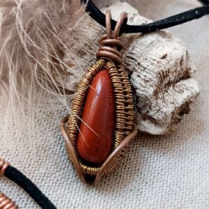 Collier allongé jaspe rouge