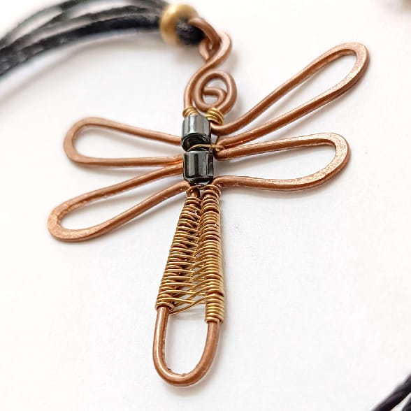 Collier libellule et hématite – Image 4