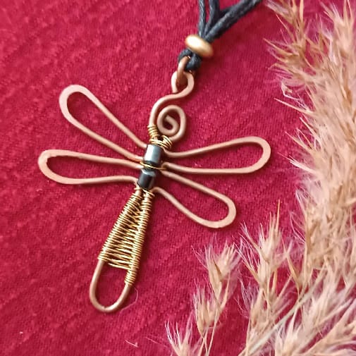 Collier libellule et hématite