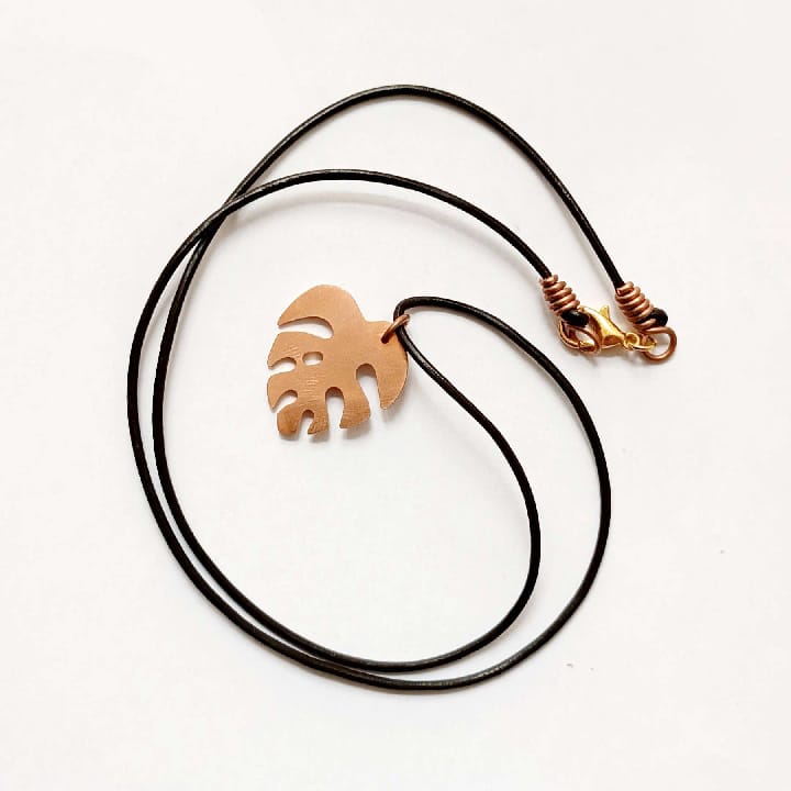 Collier plaque feuille Monstera – Image 2